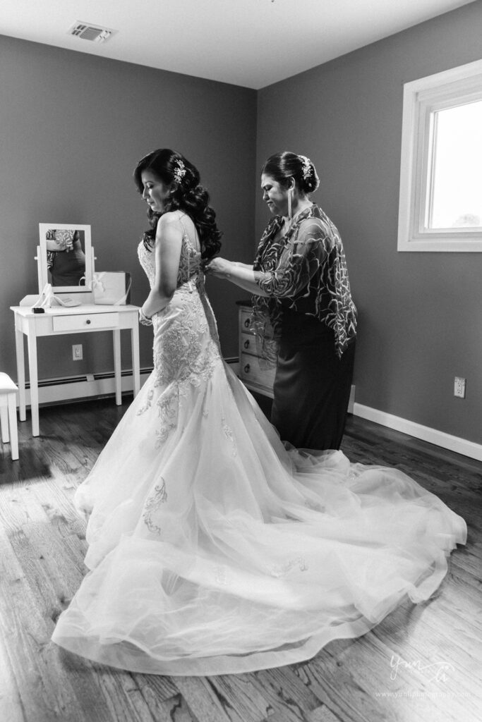 Bride getting ready-Long Island Photographer-Yun Li Photography