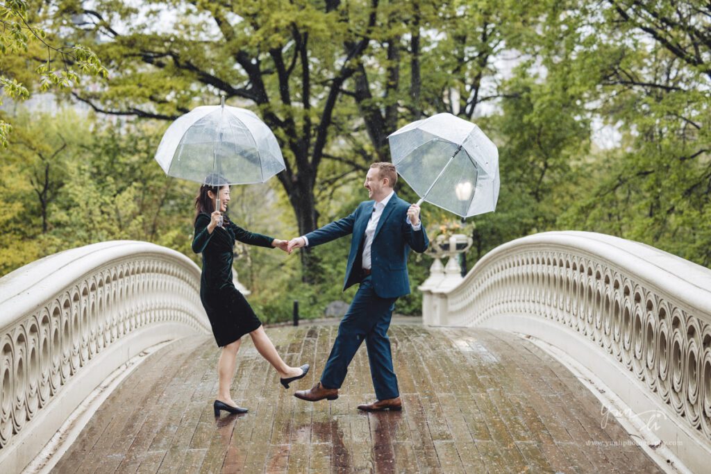 Engagement Pictures in the Rain at Central Park - New York Wedding Photographer - Yun Li Photography