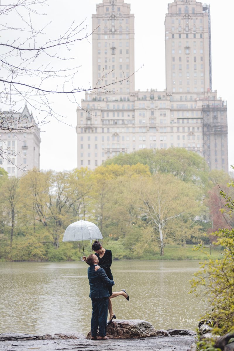 Engagement Pictures in the Rain at Central Park - New York Wedding Photographer - Yun Li Photography