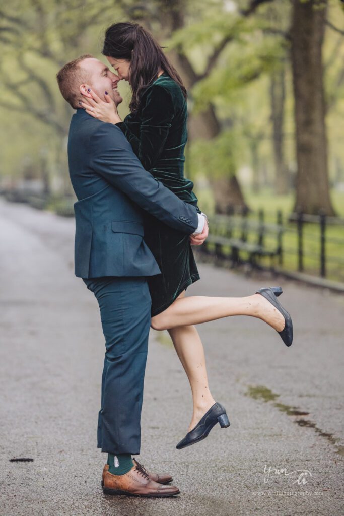 Engagement Pictures in the Rain at Central Park - New York Wedding Photographer - Yun Li Photography
