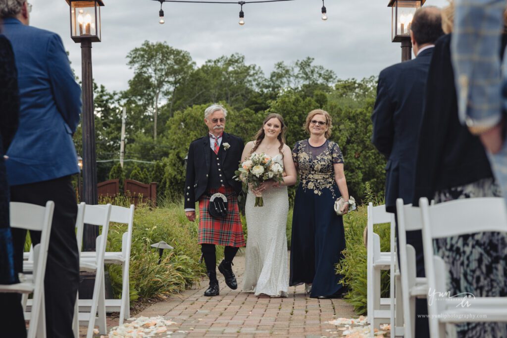 Wedding at The Vineyards at Aquebogue - Long Island Wedding Photographer - Yun Li Photography