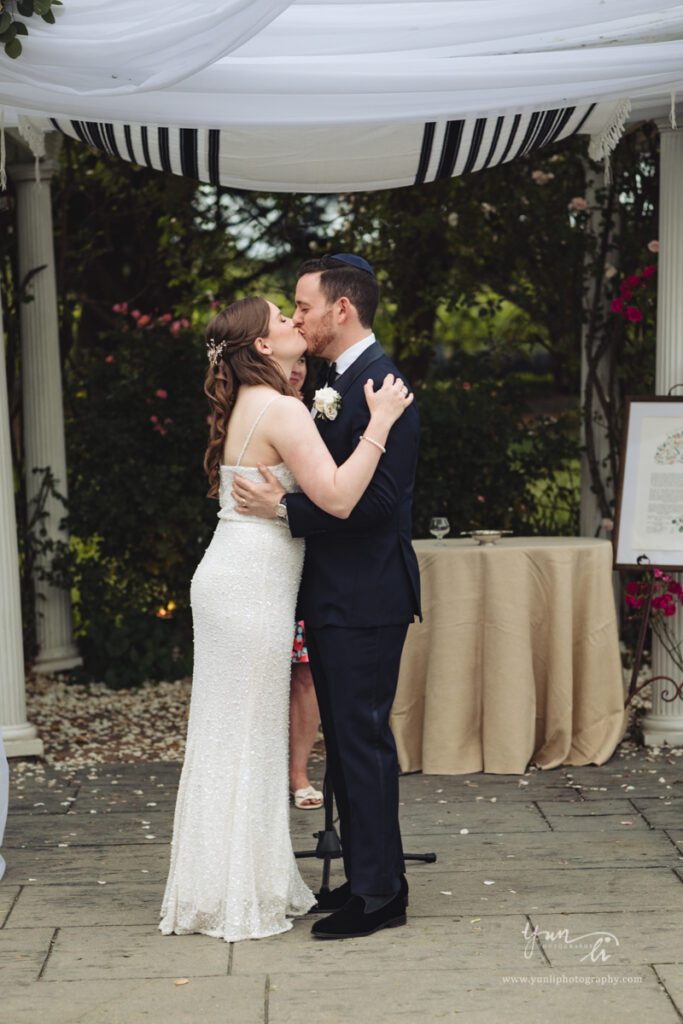 Wedding at The Vineyards at Aquebogue - Long Island Wedding Photographer - Yun Li Photography