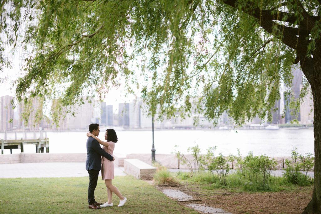 Engagement Picture at Gantry Plaza State Park - New York Wedding Photographer - Yun Li Photography