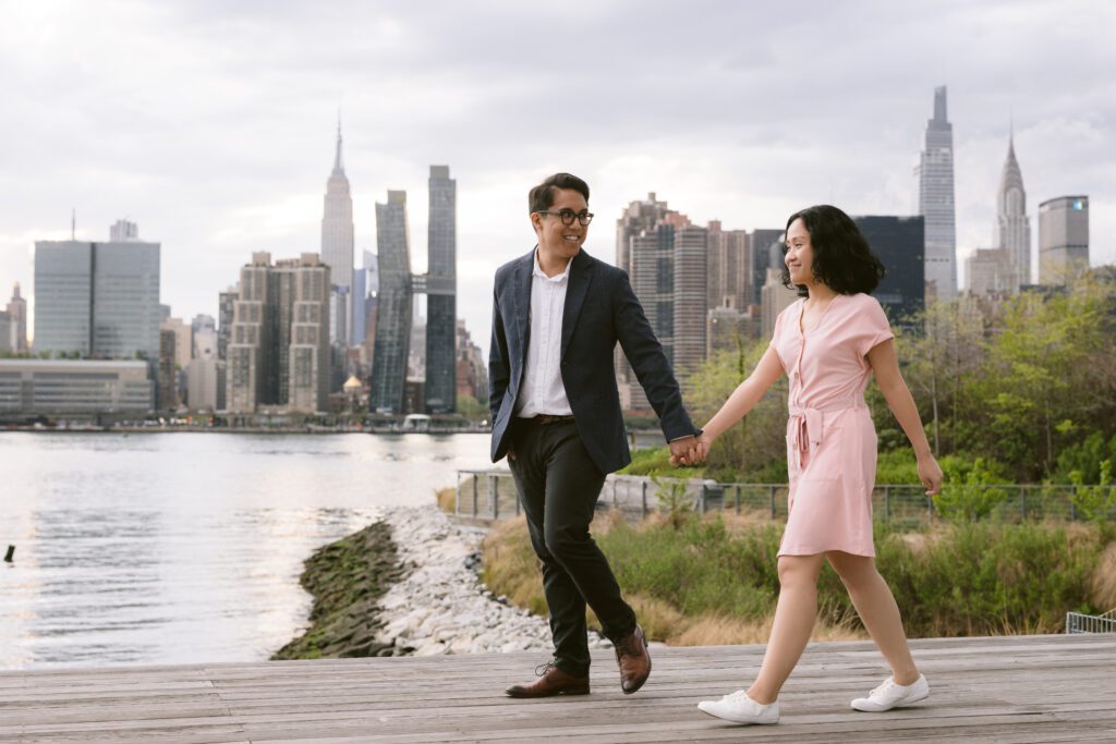 Engagement Picture at Gantry Plaza State Park - New York Wedding Photographer - Yun Li Photography
