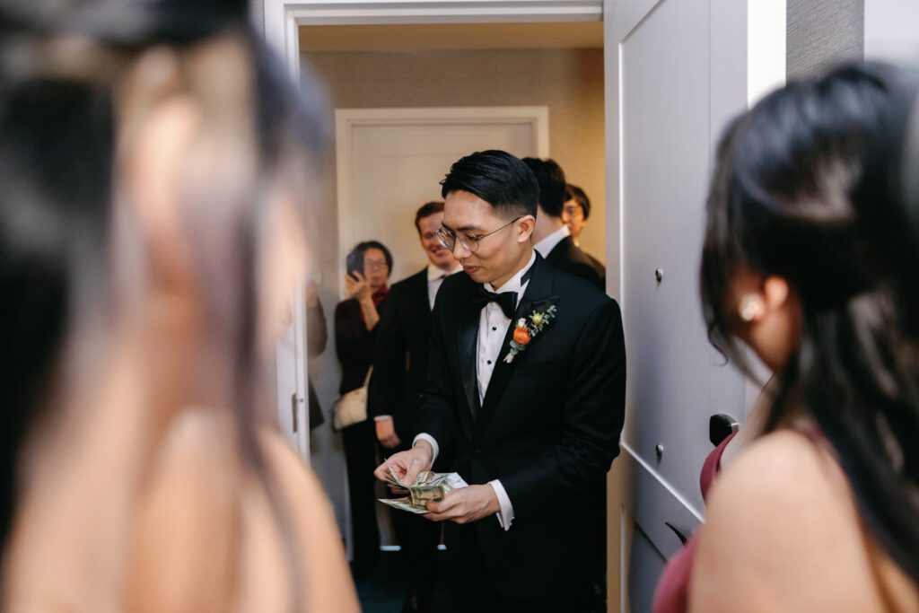 Chinese Wedding door game - New York Wedding Photography